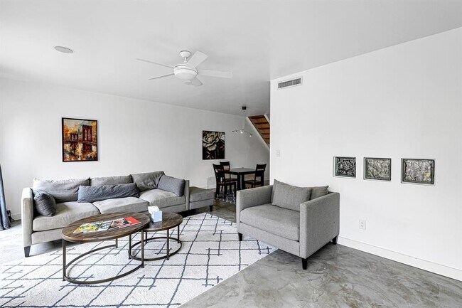 Building Photo - 5878 Valley Forge Dr