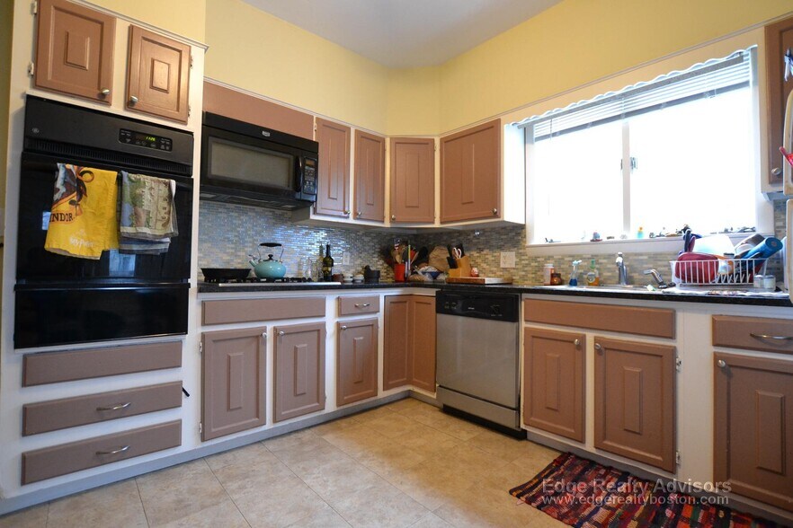 Building Photo - 56 Etna St