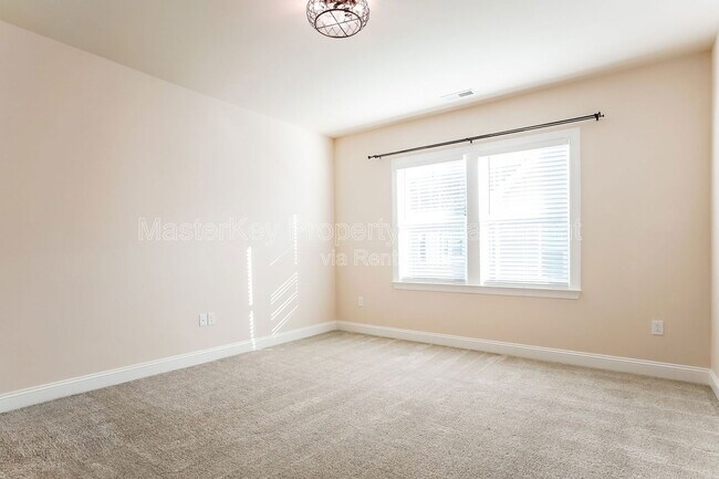 Building Photo - 616 Mount Blanc Way