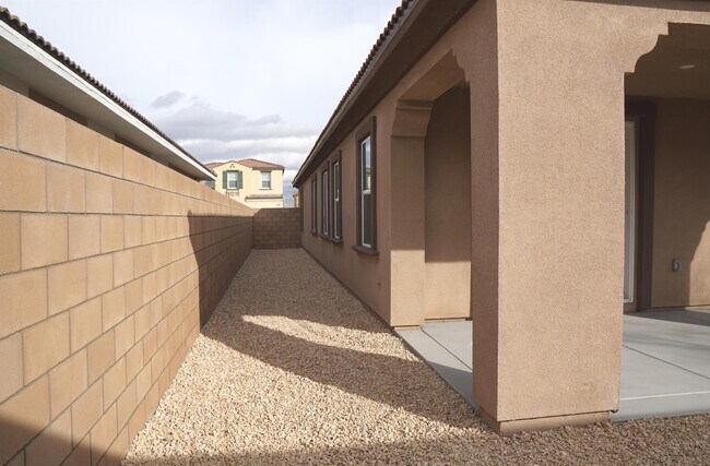 Building Photo - 73593 Travers St