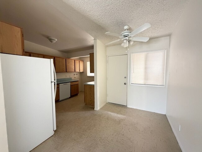 Building Photo - 246 Kashmir Ln