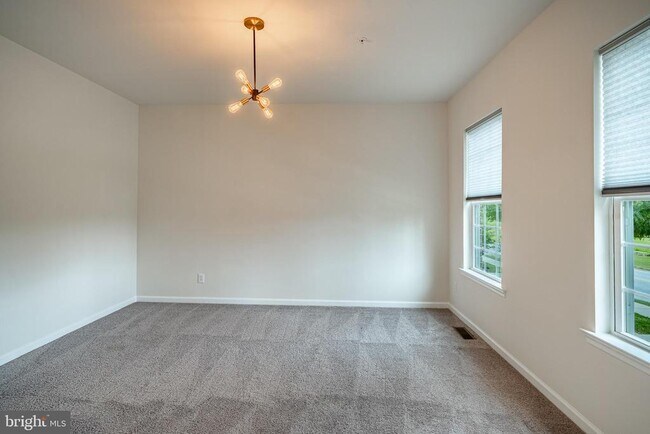 Building Photo - 720 Sun Valley Ct