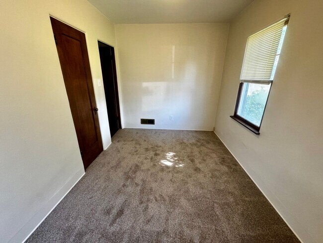 Building Photo - 618 N Foote Ave