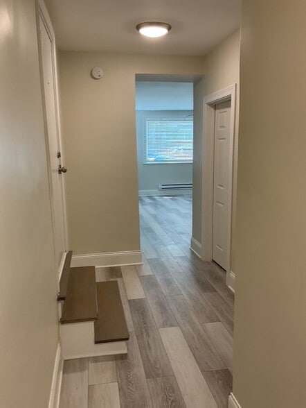 Unit Front Entry - 2858 W Shakespeare Ave