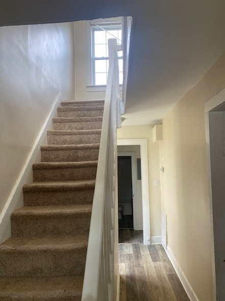 Building Photo - 761 King St