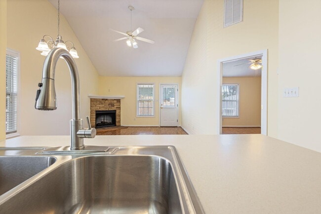 Building Photo - 422 Northrop Pl