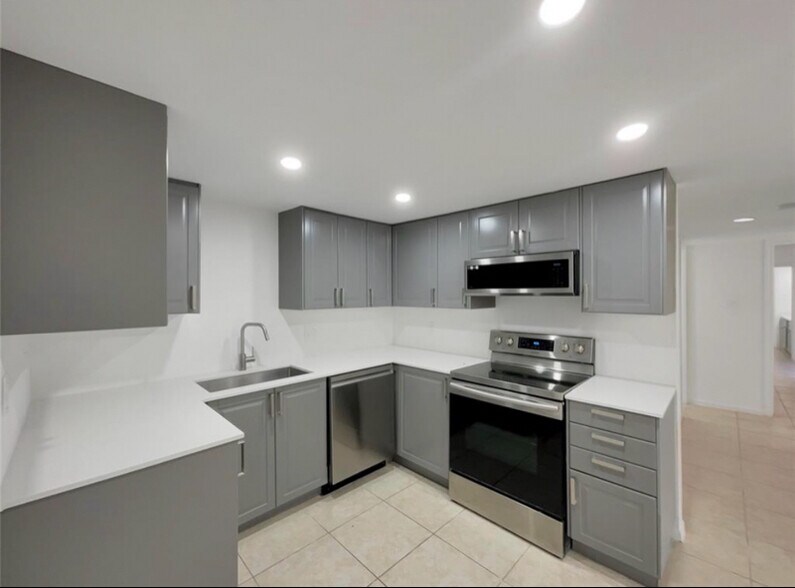 Building Photo - 2805 Cambridge Ln