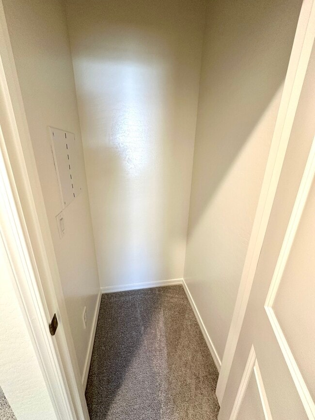 Building Photo - Beautiful new home in Bella Vista Farms, San Tan Valley! 9' ceilings, tile floors, granite counte...