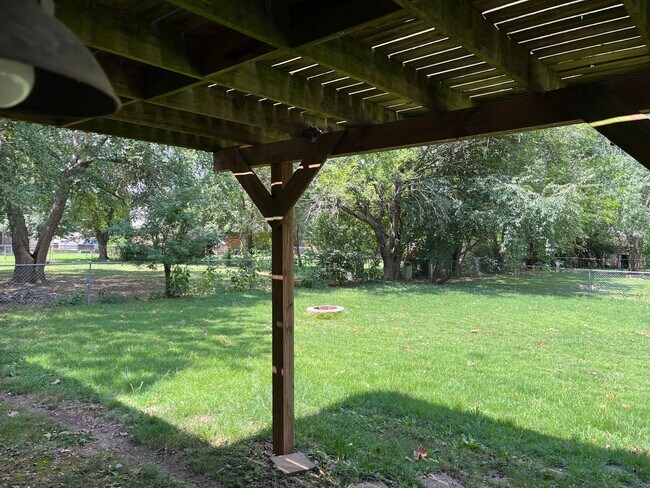 Building Photo - Make this  beautiful home yours!! Features...
