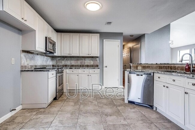 Building Photo - 307 Rodeo Dr