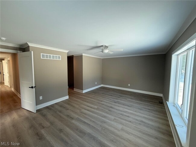 Building Photo - 3940 Ellendale Rd