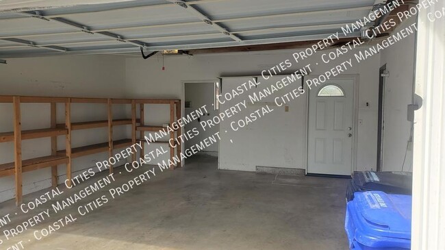 Building Photo - 1696 Carmel Cir E