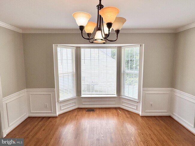 Building Photo - 16 Westchester Ct