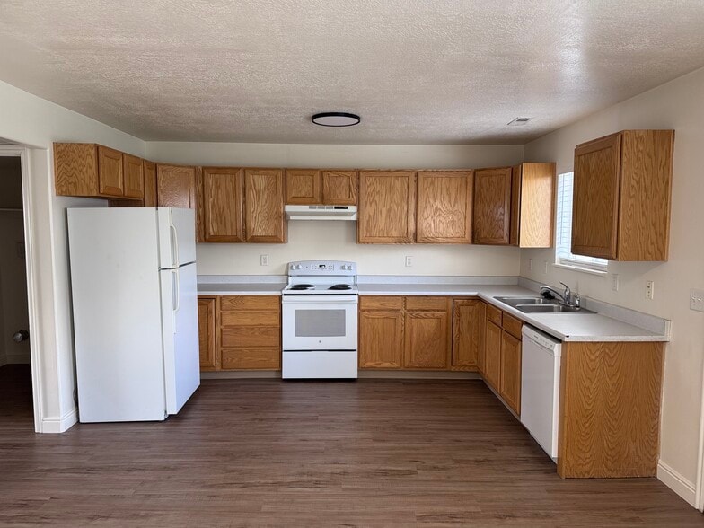 Building Photo - 2455 W 450 N
