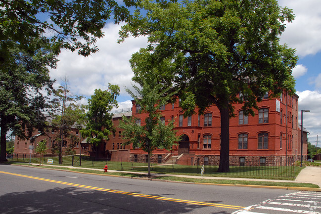 Building Photo - Clare Court
