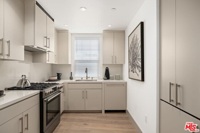 Building Photo - 130 S Sepulveda Blvd