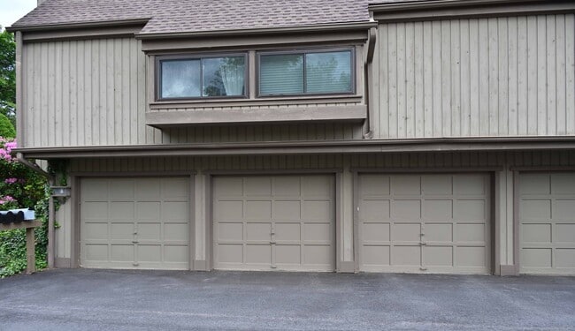 Building Photo - 540 Heritage Vlg