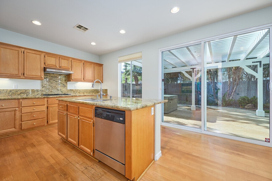 Kitchen - 1807 Alta Vista Pl