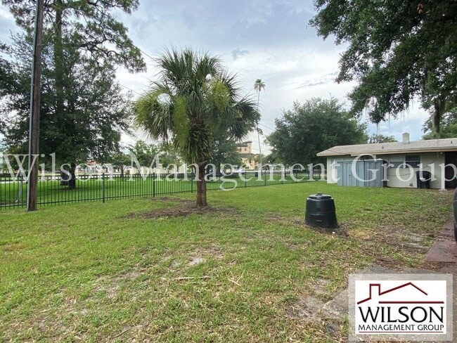 Building Photo - 3215 N Orange Ave