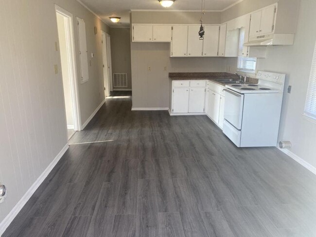 Building Photo - 502 Beeler Ave