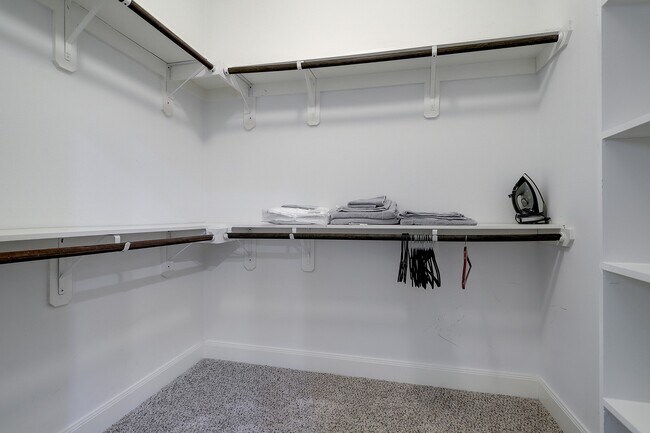 Building Photo - 1206 Cushing St