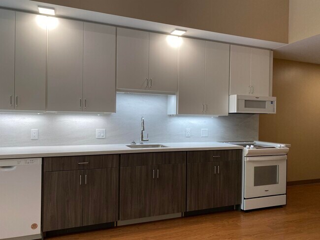 Building Photo - 83 Hanover St