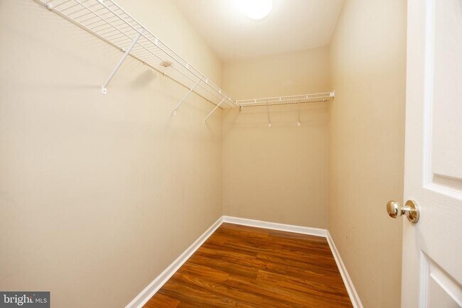 Building Photo - 2717 Fynamore Ln