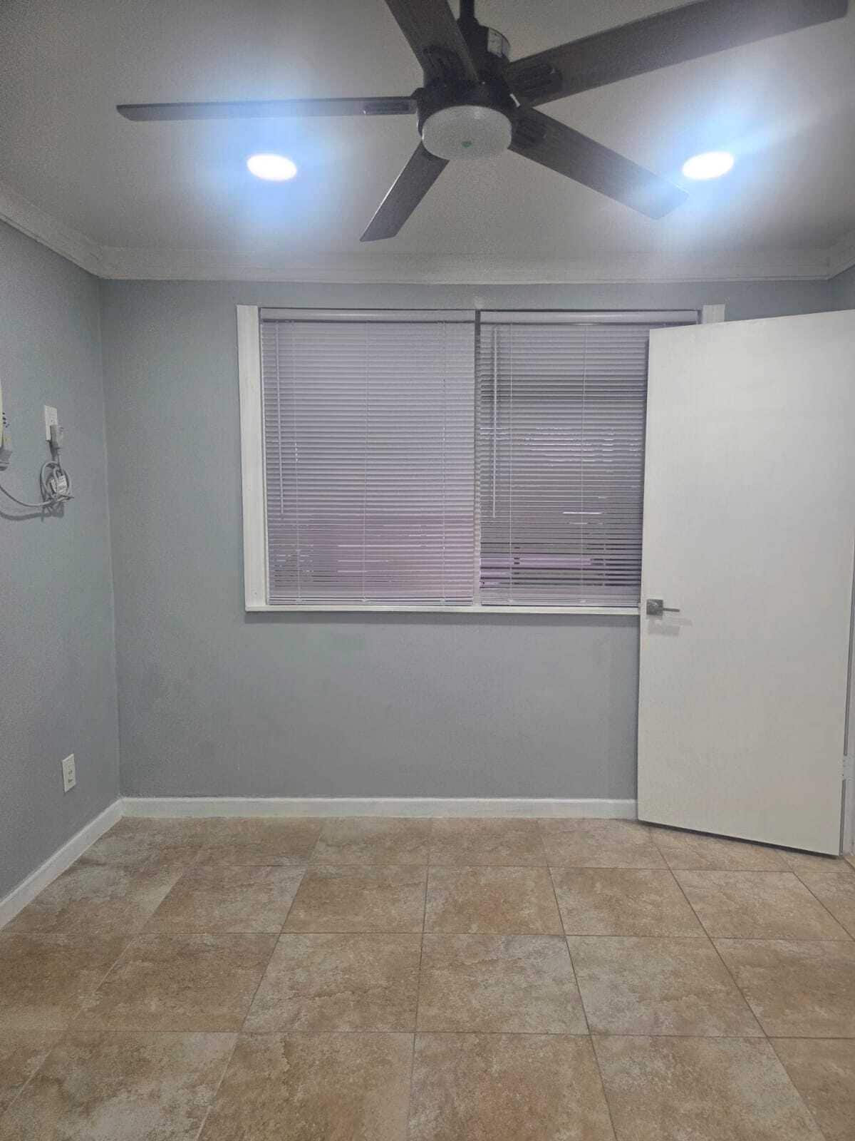 Building Photo - 9830 Martinique Dr