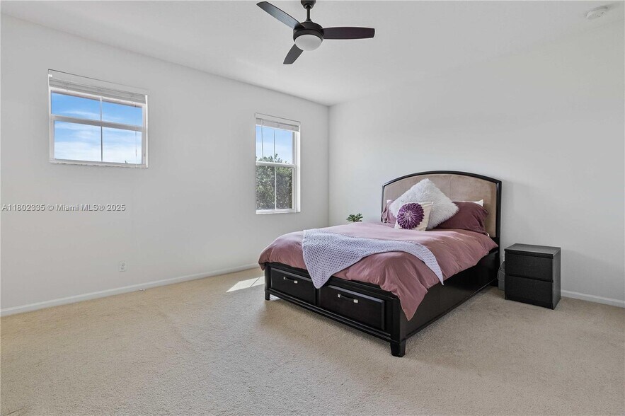Building Photo - 4023 Cascada Cir