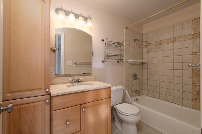 Building Photo - 901 5th Ave N