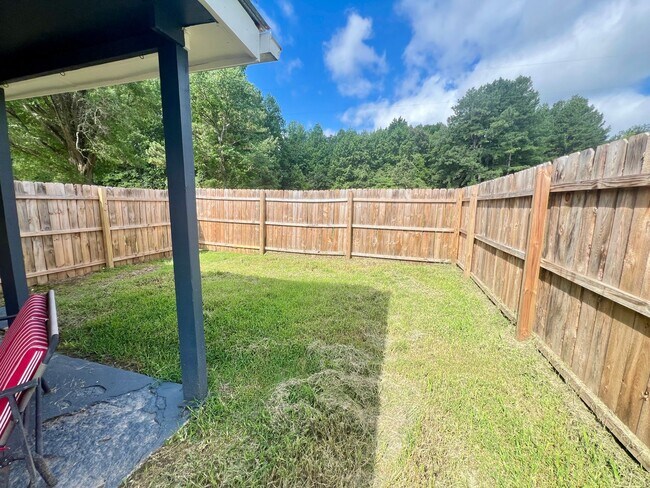 Building Photo - Fall Into Your New Home!