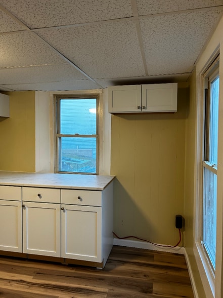 Building Photo - 92 Farview St