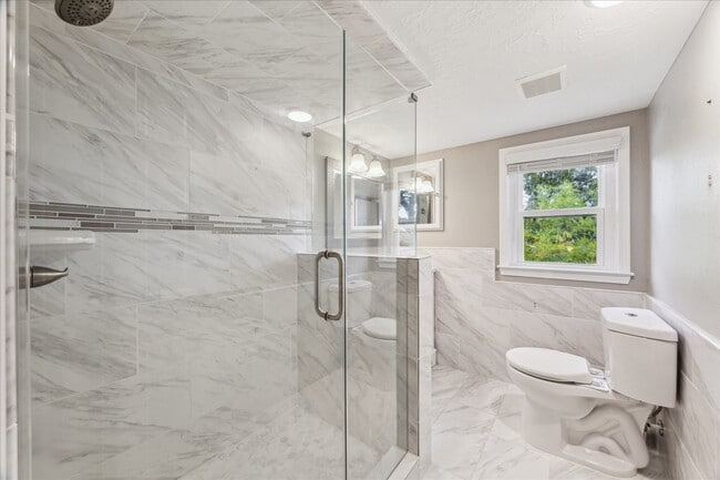 Building Photo - 205 W Bayou Dr