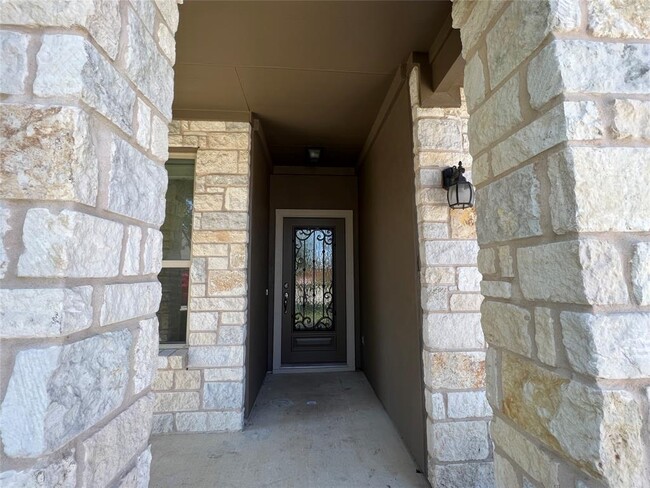 Building Photo - 5817 Scenic Lake Dr