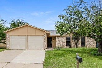 Building Photo - 933 Lemontree Dr