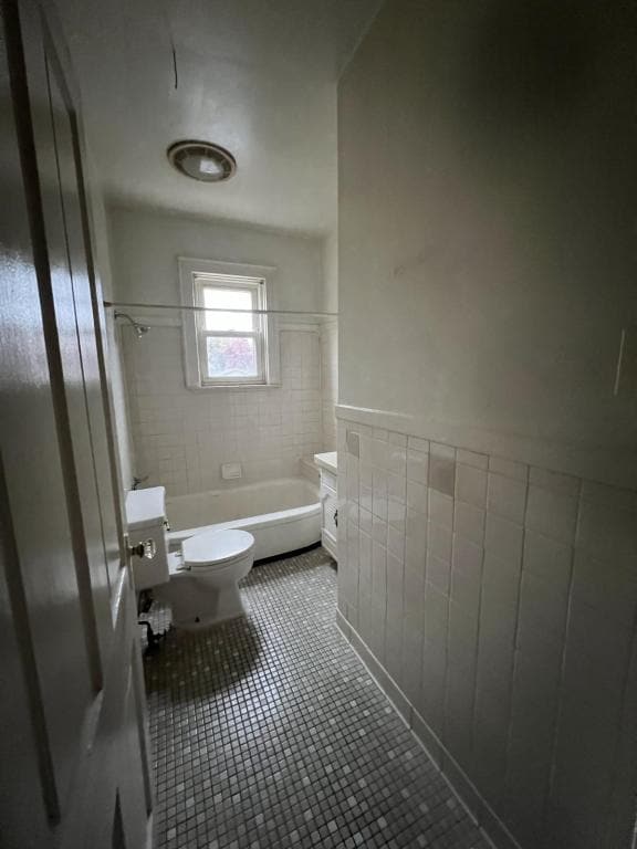 Building Photo - 338 W 10th St