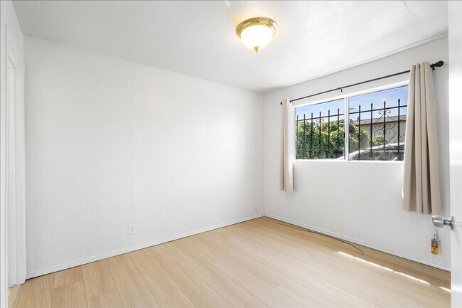 Building Photo - 1843-1847 E 25th St