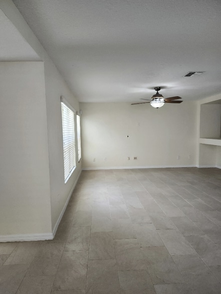 Building Photo - 13667 Phoenix Dr