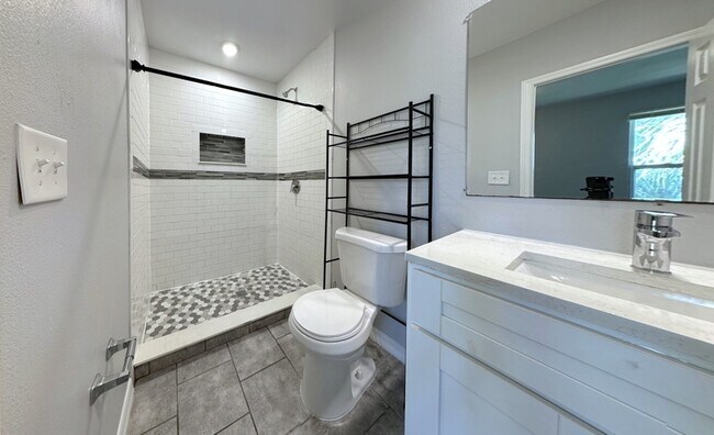 Building Photo - 3841 16th Ave S