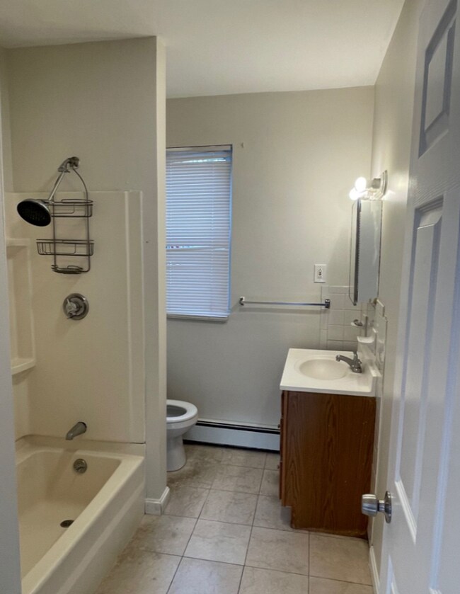 Building Photo - Spacious 2 Bedroom Coming Available!