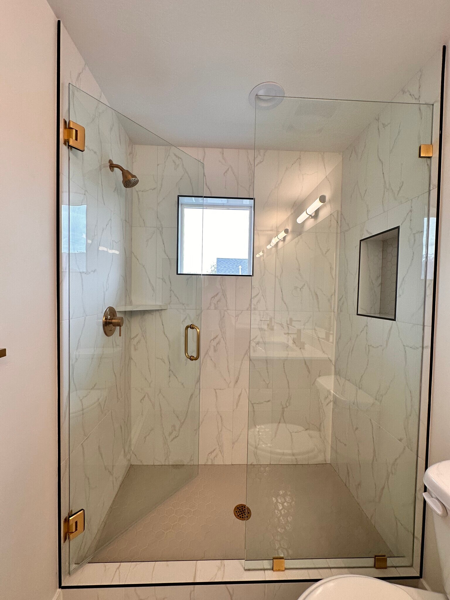 Primary bathroom - 569 E 7215 S