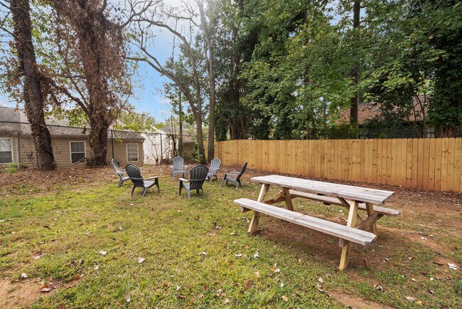 Building Photo - 310 Shelden Dr
