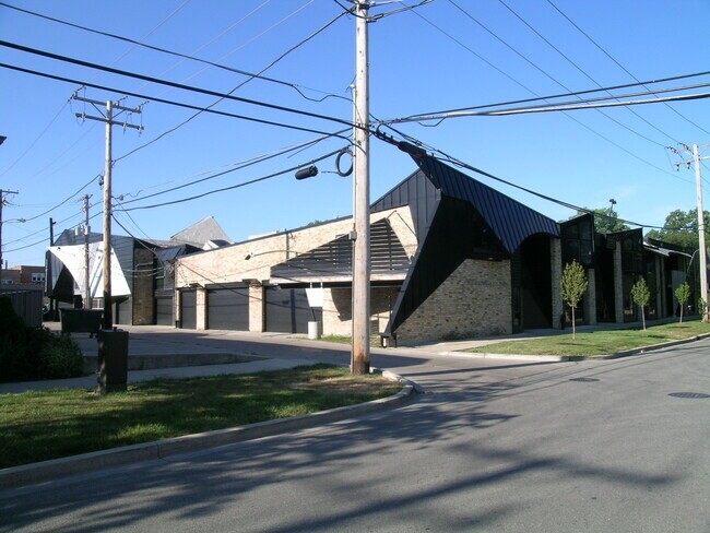 1 - 1630 Payne St