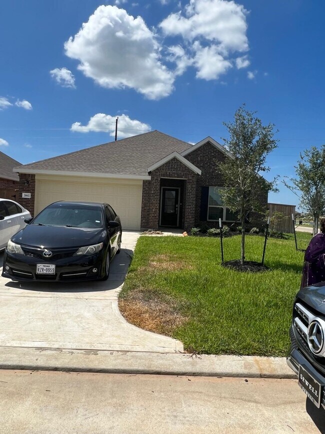 Primary Photo - 26602 Ledgemont Dr