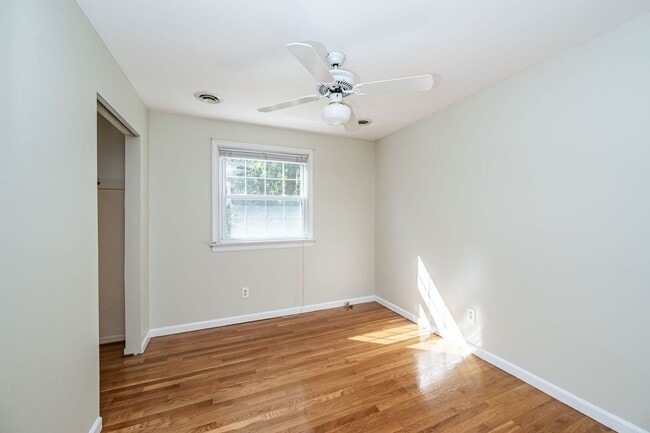 Building Photo - Generously Sized Midlothian Home Move In R...