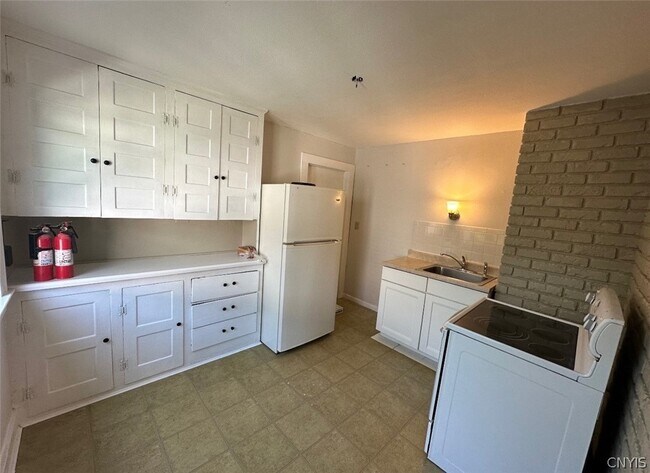 Building Photo - 207 Draper Ave