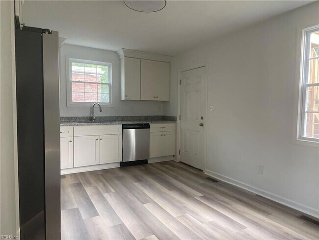 Building Photo - 3145 Hyde Cir