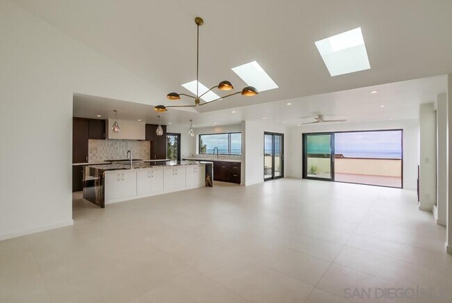 Building Photo - 14066 Crest Way