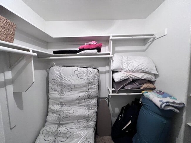 Building Photo - 3 Br 2Ba House with Garage and fenced yard**FURNISHED**