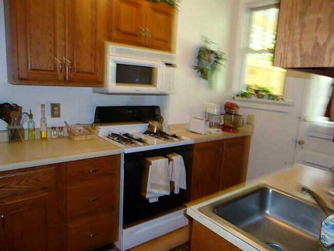 Building Photo - 5573 Pocusset St